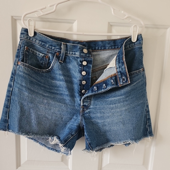 Levi's Classic Blue Jean Shorts - Picture 4 of 8